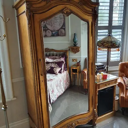 Tower Bed & Breakfast 4*