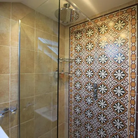 Bed & Breakfast Tower 4*