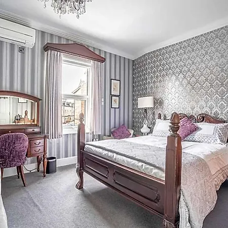 Tower Bed & Breakfast 4*