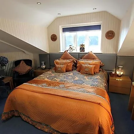 Tower Bed & Breakfast 4*