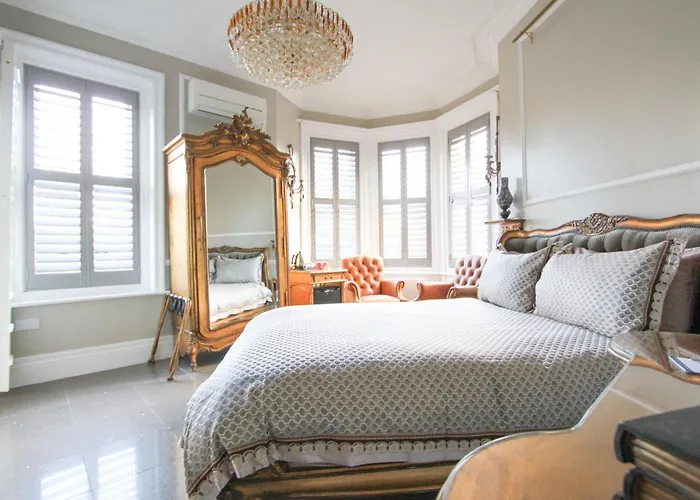 Tower Alojamento de Acomodação e Pequeno-almoço 4*