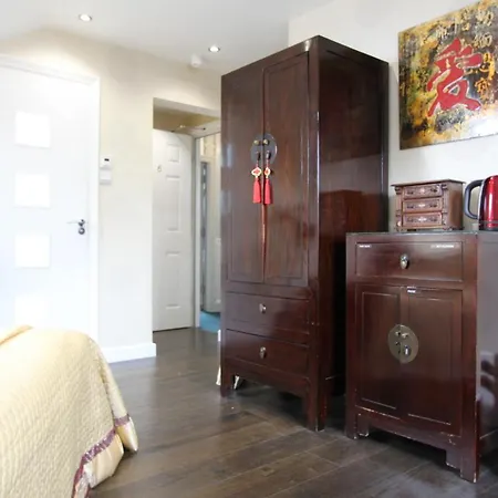 Bed & Breakfast Tower 4*