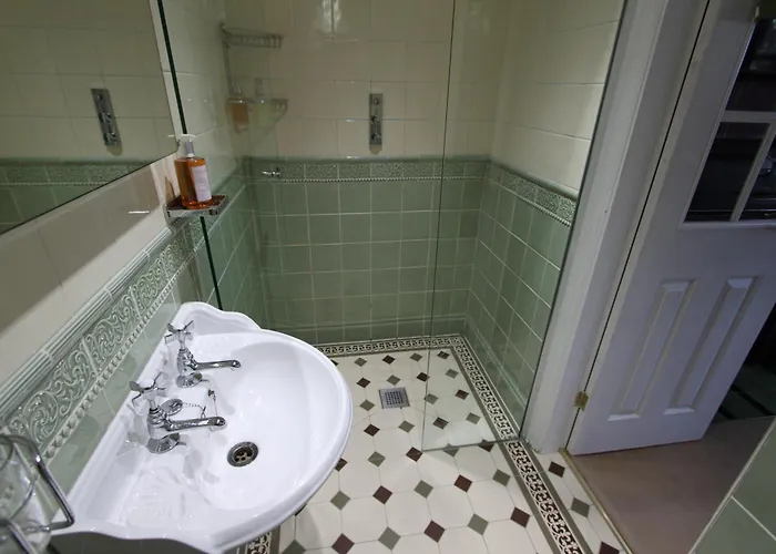 Tower Nocleg ze śniadaniem 4*